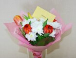"Весенний привет" - букет из тюльпанов и хризантем