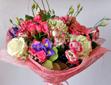 "Кантри" - букет из кустовой розы, эустомы, ирисов и роз