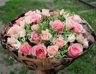 "Чего хотят женщины" - букет из одиночных и кустовых роз
