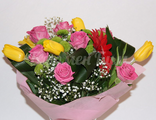 "Жозефина" - букет из розовых роз и тюльпанов в фетре