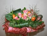 Хит продаж "Мирабэль" - букет из роз и тюльпанов.