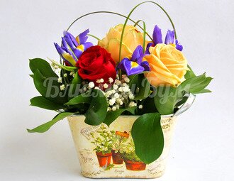 Композиция цветочная в ведерке флористическом с доставкой в Набережные Челны
